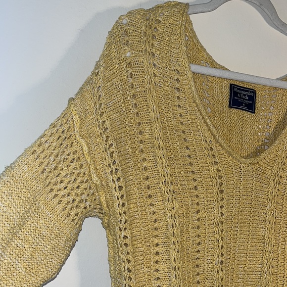 Abercrombie & Fitch Yellow Crochet Long Sleeved V-Neck Sweater, Size Medium - Picture 4 of 7